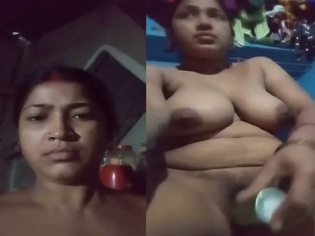 bangla-naked-boudi-using-bottle