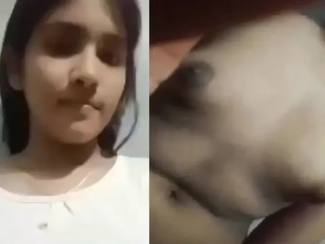 beautiful-girlfriend-small-boobs