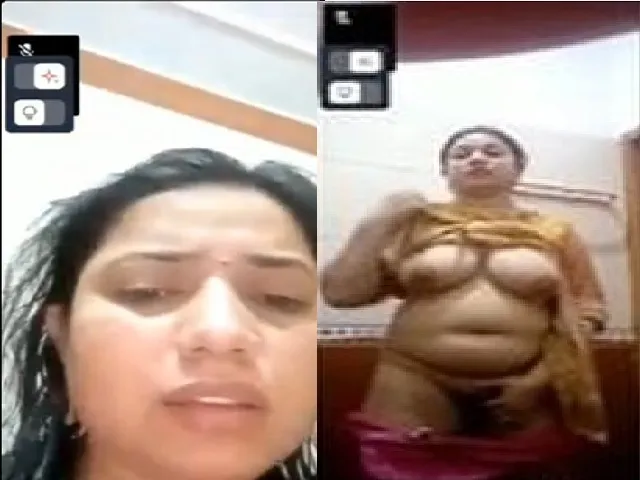 desi-aunty-video-call-sex-chat-viral-dress-change