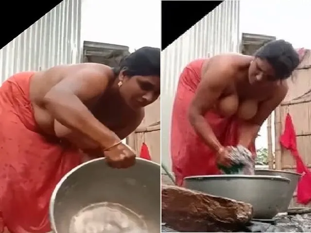 desi-bhabhi-bathing-and-hanging-big-boobs-viral-mms