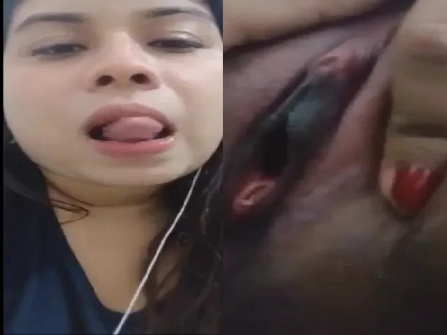 horny-babe-black-pussy-exposing-video-call-sex-chat