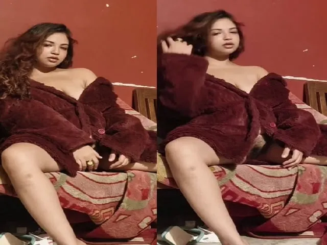 maroon-woolen-overcoat-viral-indian-girl-nude-pussy
